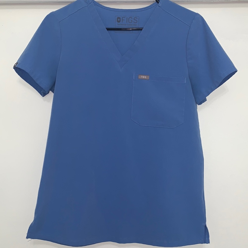 FIGS Ciel Blue Catarina One-pocket Scrub Top!